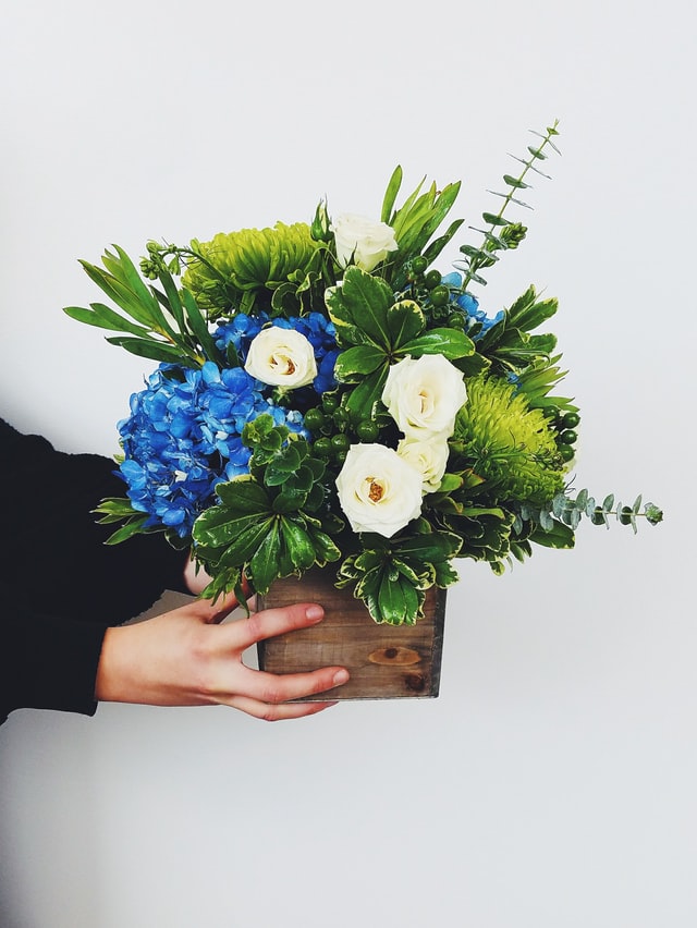 caja de madera para flores